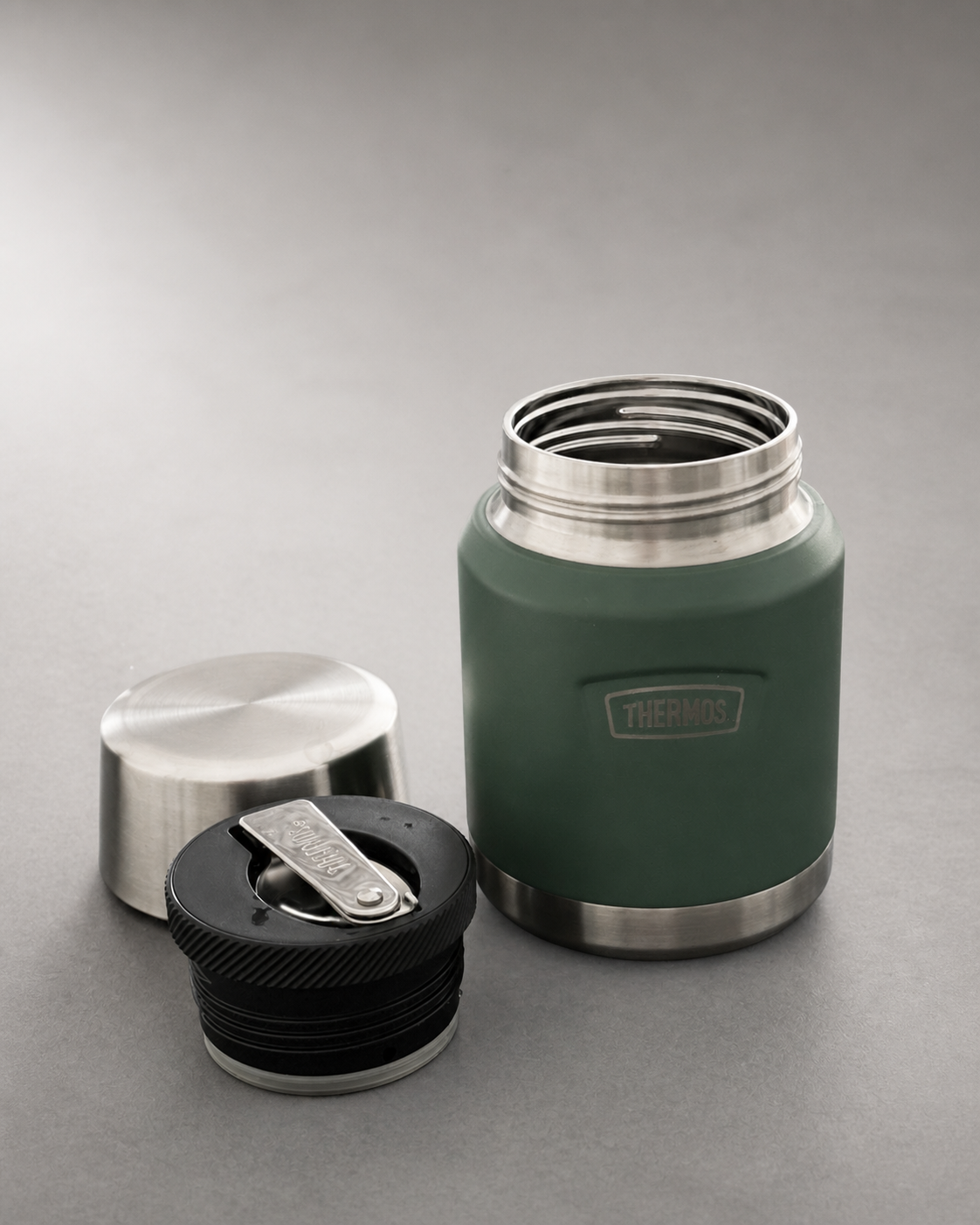 Thermos Speisegefäß mit Becher und im Innendeckel verstautem Klapplöffel